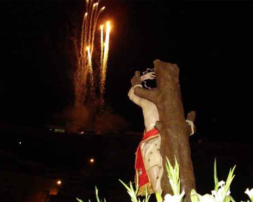 Arrancan las fiestas de invierno con la procesión de alabanza al patrón San Sebastián